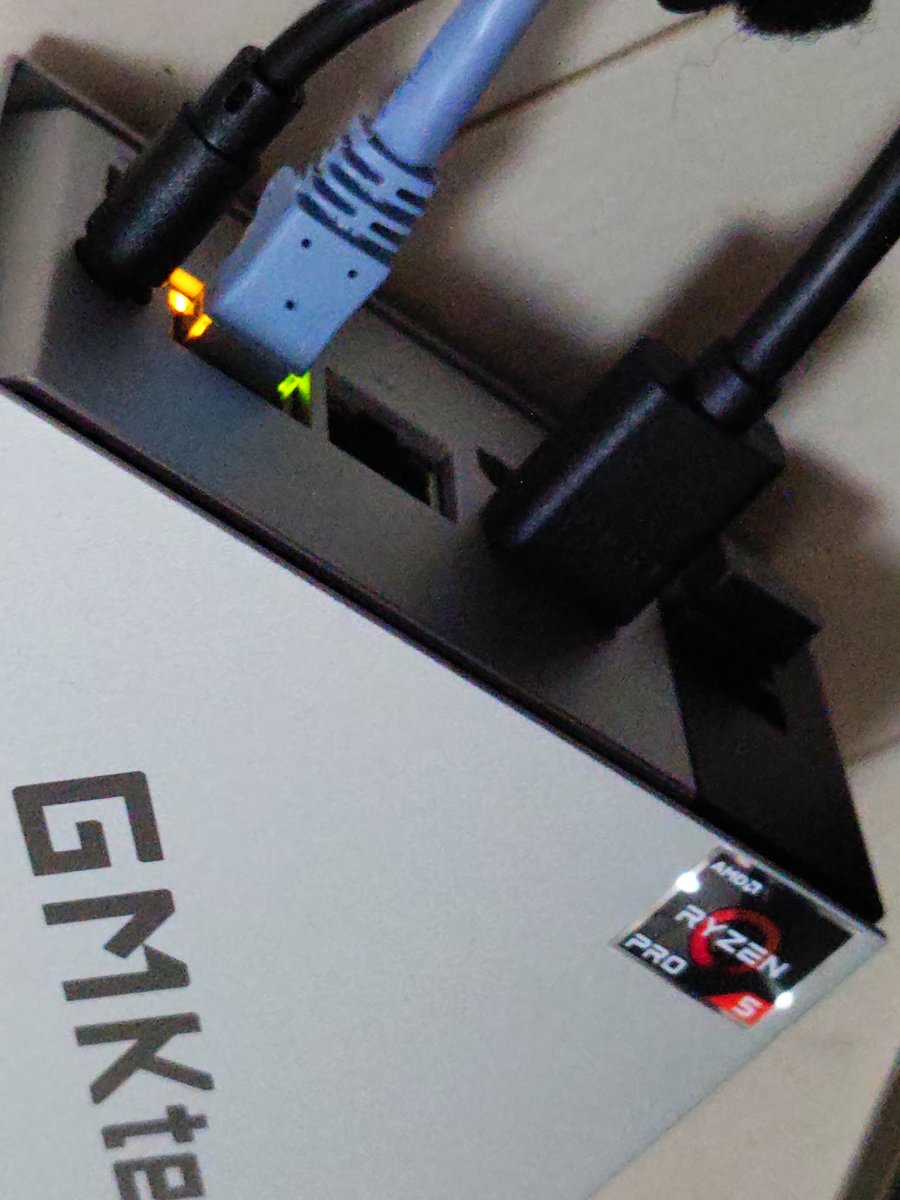 GMKtec NucBox M8の背面